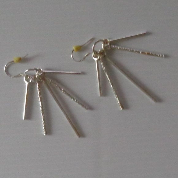 Sexy 5 Dangling SILVERTONE Rods Drop Dangle French Wire EARRINGS - Picture 2 of 4